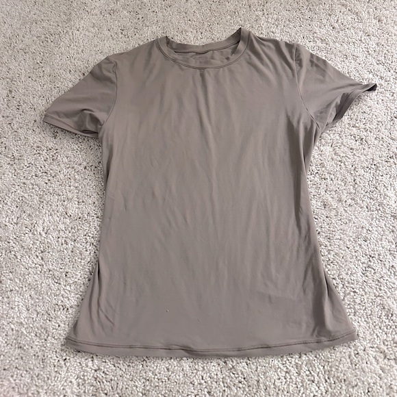 Skims T-Shirt - Picture 2 of 4